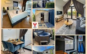 Lobsters Lodge In Heinkenszand ' Wellness Accommodation With Wood-Fired Hottub, Private Sauna And Outdoor Shower ' Airco'S ' Free Wifi ' Complimentary Bed Linen And Towels